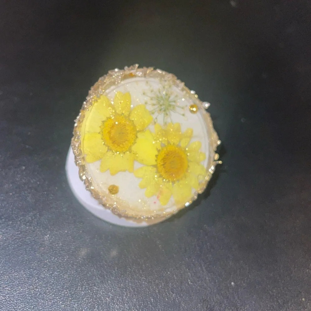 Dried flower and crystal resin home made and custom made to order pop socket
